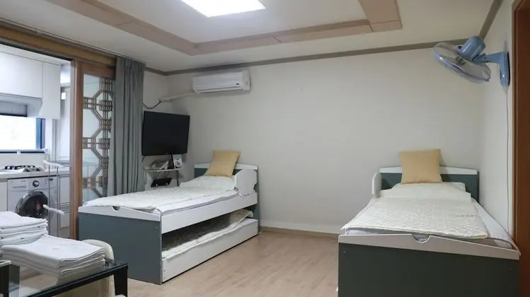 Studio (4 people)