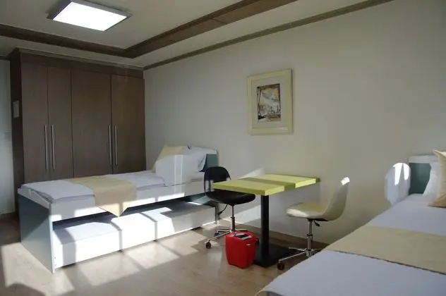 Studio (4 people)