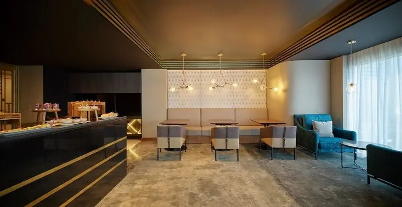 Grand Club, 1 King Park View