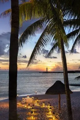 Infinite Ocean Front Honeymoon Master Suite (1 King)