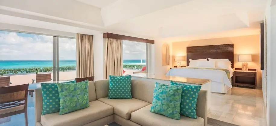 Infinite Ocean Front One Bedroom Master Suite (1 King)