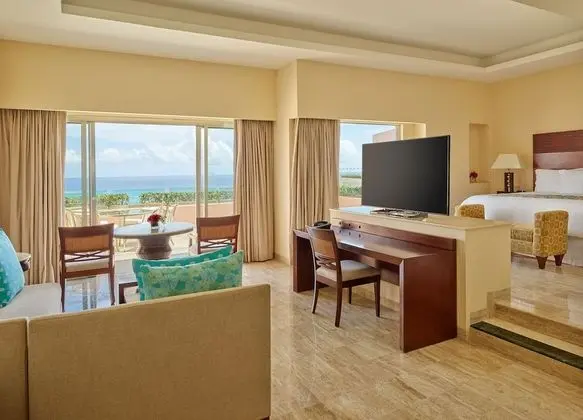 Infinite Ocean Front Two Bedroom Family Suite (1K+2Q)