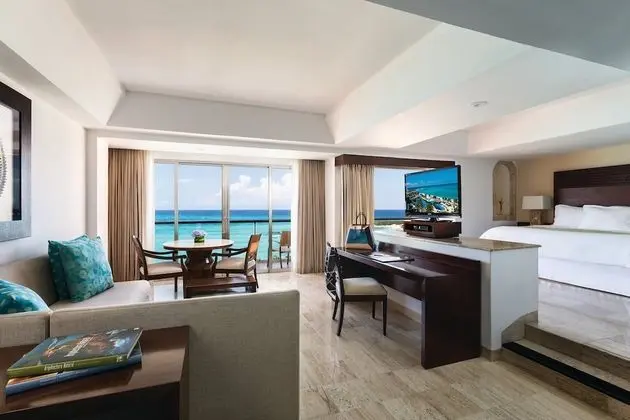 Infinite Ocean Front Two Bedroom Family Suite (1K+2Q)