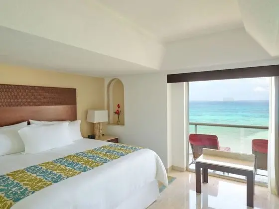 Infinite Ocean Front Two Bedroom Master Suite (1K+2Q)