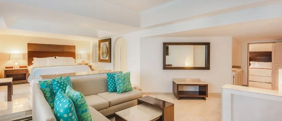 Infinite Ocean Front Two Bedroom Master Suite (1K+2Q)