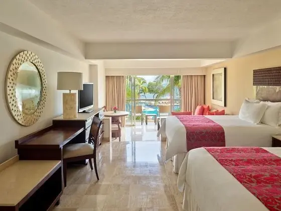Ocean Front Suite Double (2 Queen)