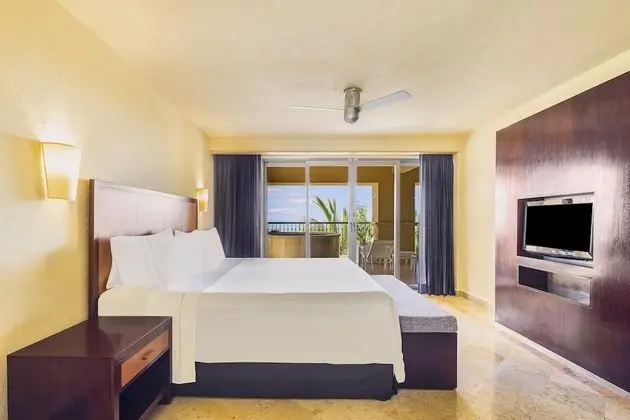 Honeymoon Suite