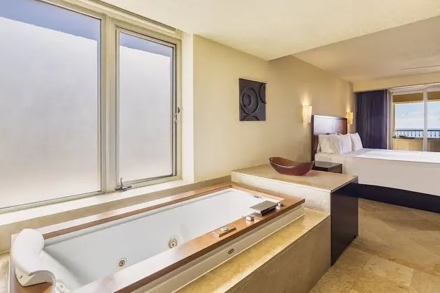 Honeymoon Suite