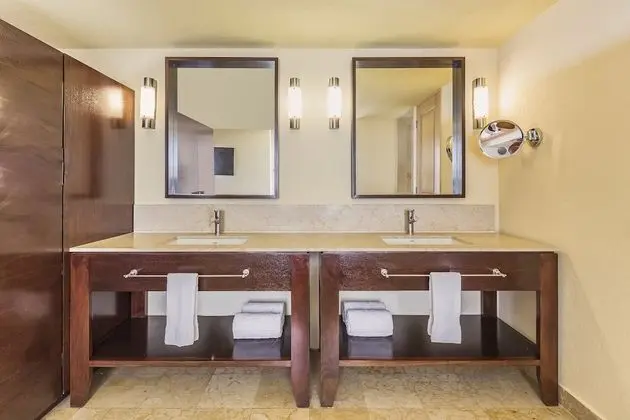 Honeymoon Suite