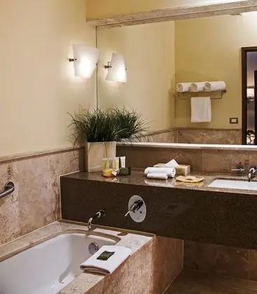 Deluxe Tek Büyük Yataklı Oda, 2 Çift Kişilik Yatak