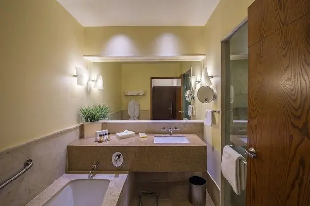 Deluxe Tek Büyük Yataklı Oda, 2 Çift Kişilik Yatak