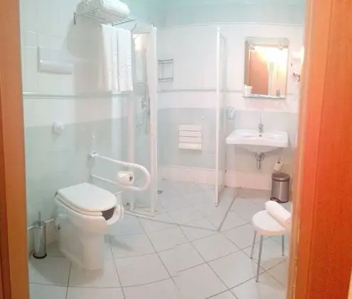 Üç Kişilik Oda