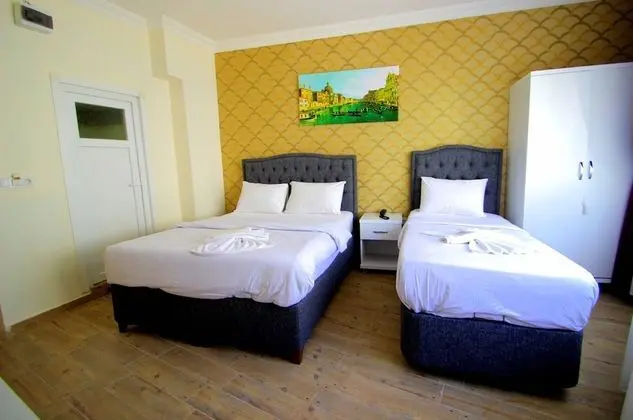 Basic Triple Room, City View