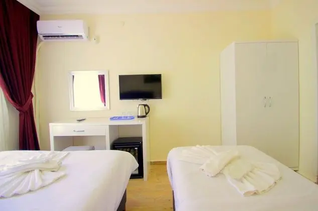 Basic Triple Room, City View