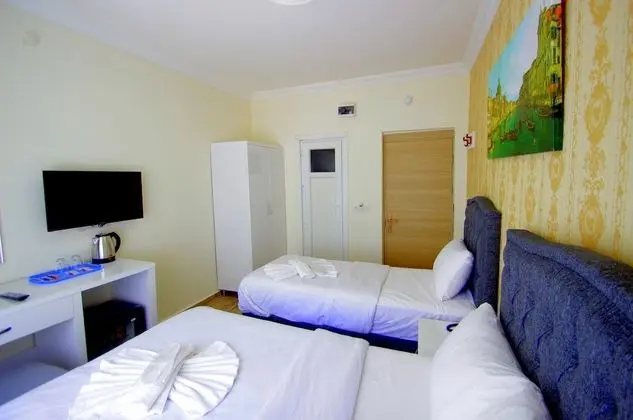 Basic Triple Room, City View