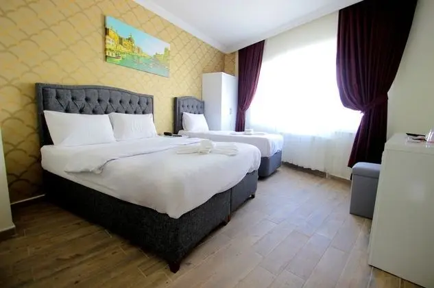 Basic Triple Room, City View