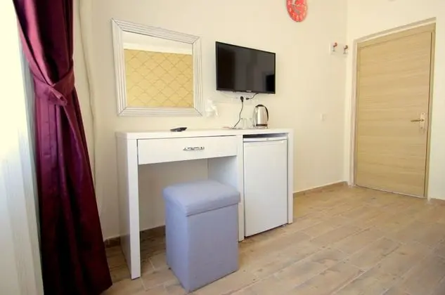 Basic Triple Room, City View