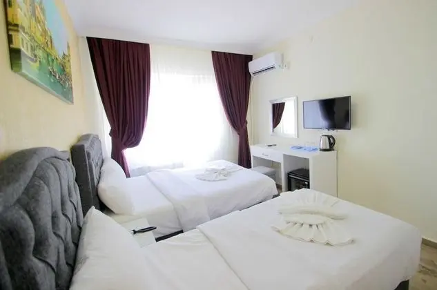 Basic Triple Room, City View
