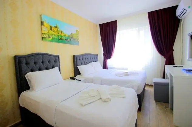 Basic Triple Room, City View