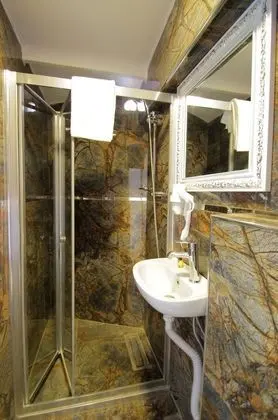 Basic Triple Room, City View