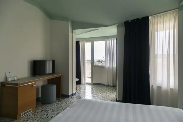 Junior Süit, Kısmi Deniz Manzaralı