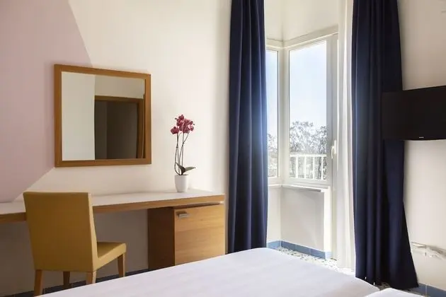 Standard Tek Büyük veya İki Ayrı Yataklı Oda, Deniz Manzaralı