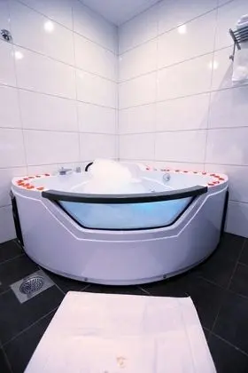 Deluxe Tek Büyük Yataklı Oda, 1 En Büyük (King) Boy Yatak, Sıcak Su Küveti