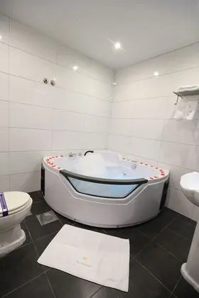 Deluxe Tek Büyük Yataklı Oda, 1 En Büyük (King) Boy Yatak, Sıcak Su Küveti