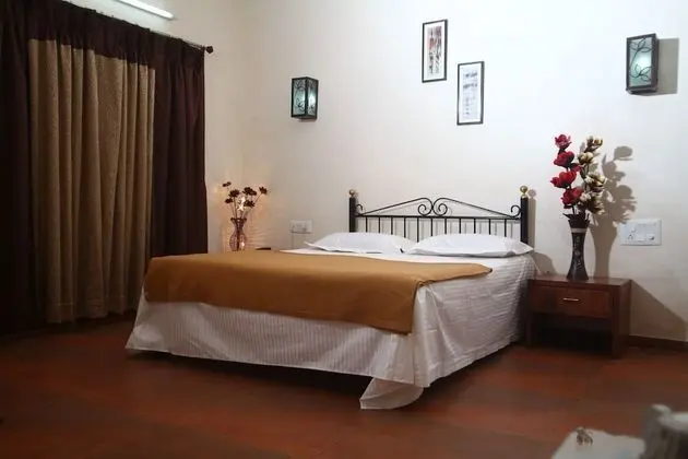 Pool Side Room