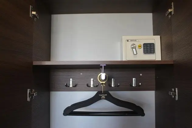 Corner Suite, Havuz ve Bahçe Manzaralı, Balkonlu