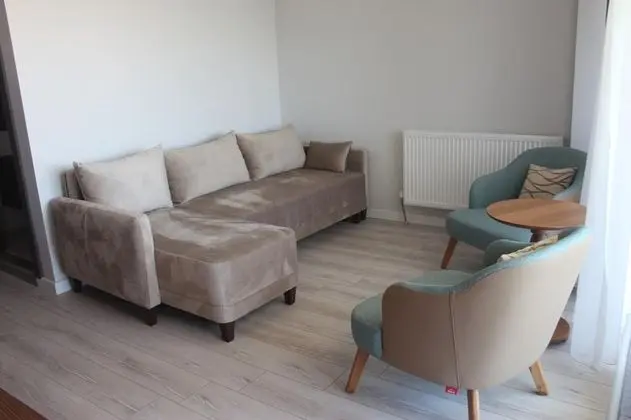 Corner Suite, Havuz ve Bahçe Manzaralı, Balkonlu