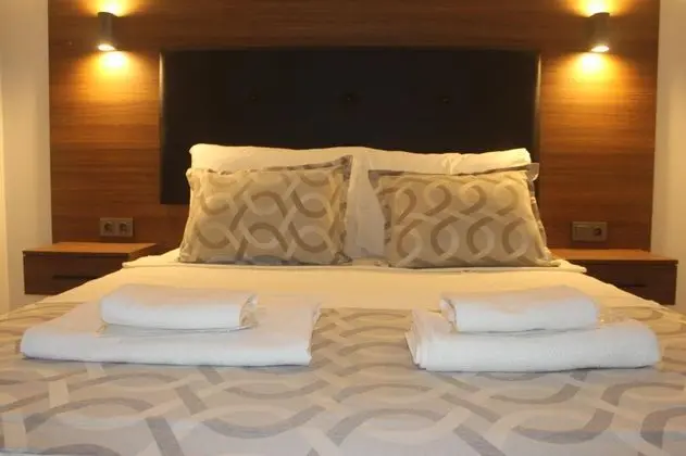 Standart Oda, Havuz ve Bahçe Manzaralı, Balkonlu