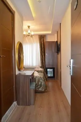 Üç Kişilik Oda
