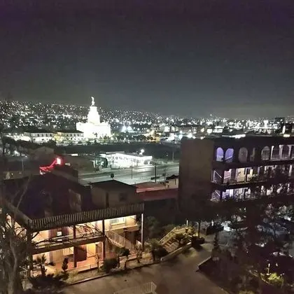 Basic Oda, 1 En Büyük (King) Boy Yatak, Şehir Manzaralı