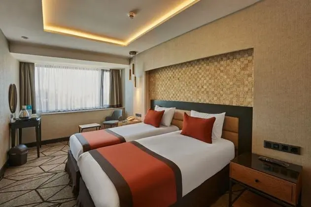 Çift Kişilik, Şehir Manzaralı
