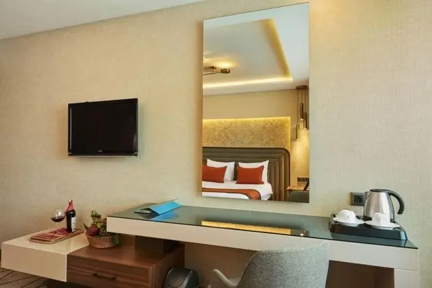 Çift Kişilik, Şehir Manzaralı