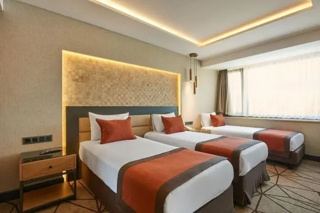 Triple, Şehir Manzaralı