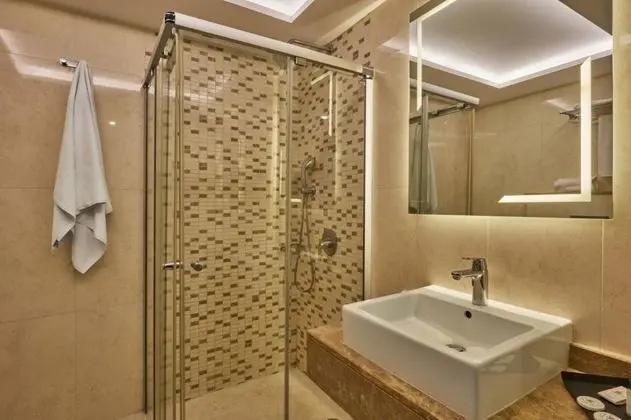 Triple, Şehir Manzaralı