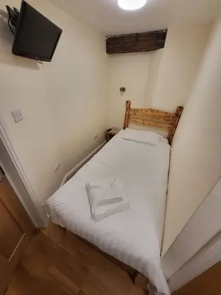 Üç Kişilik Oda