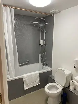 Üç Kişilik Oda