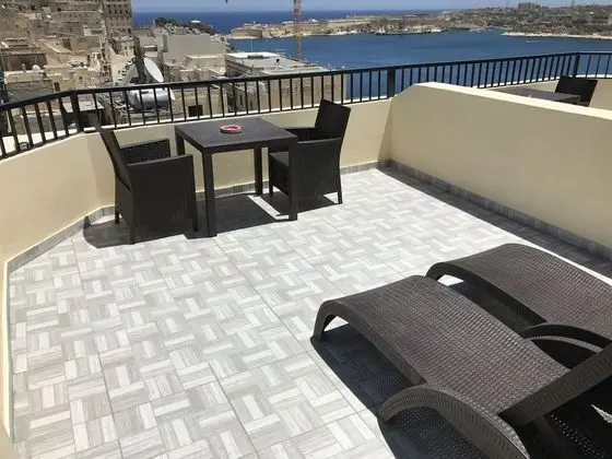 Tek Büyük Yataklı Oda, Teras, Liman Manzaralı