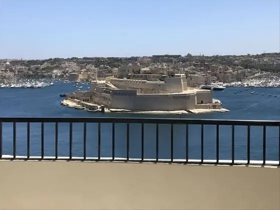 Tek Büyük Yataklı Oda, Teras, Liman Manzaralı