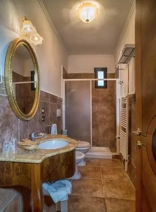 Büyük Yataklı Tek Kişilik Oda