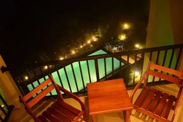 Deluxe Tek Büyük Yataklı Oda, Birden Çok Yatak, Balkon, Dağ Manzaralı