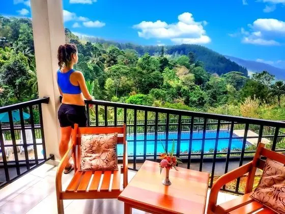 Deluxe Tek Büyük Yataklı Oda, Birden Çok Yatak, Balkon, Dağ Manzaralı