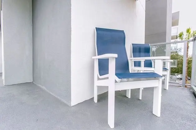 Oda, 1 En Büyük (King) Boy Yatak ve Çekyat, Sigara İçilmez (Efficiency Suite, 2 Person Sofabed)