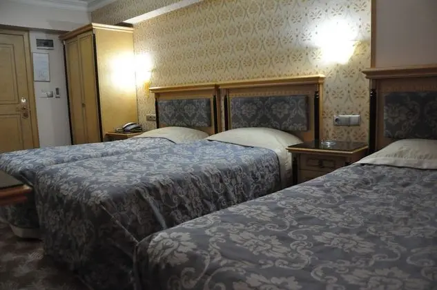 Üç Kişilik Oda