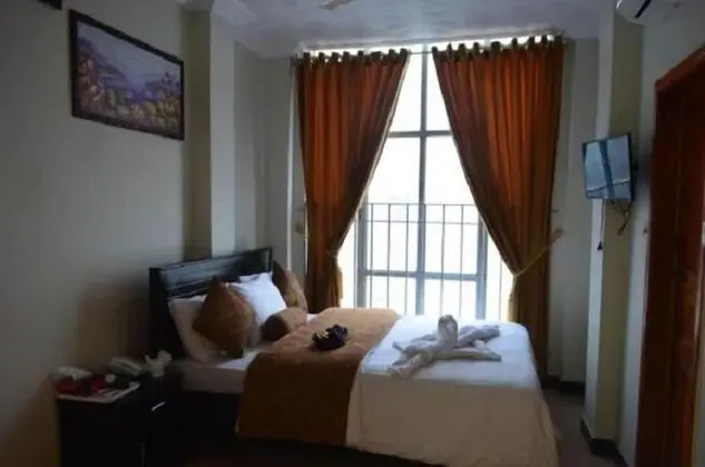 Deluxe Tek Büyük Yataklı Oda