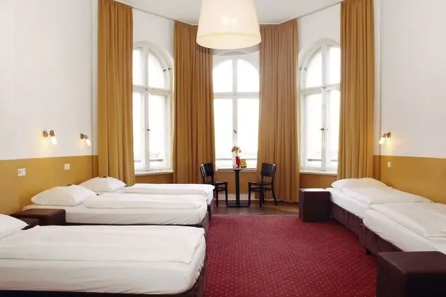 Ortak Ranzalı Oda, Ortak Banyo (in 6 bed room, shared)