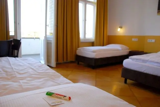 Ortak Ranzalı Oda, Ortak Banyo (in 6 bed room, shared)